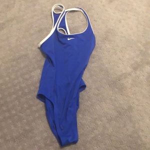 Nike Basic Suit